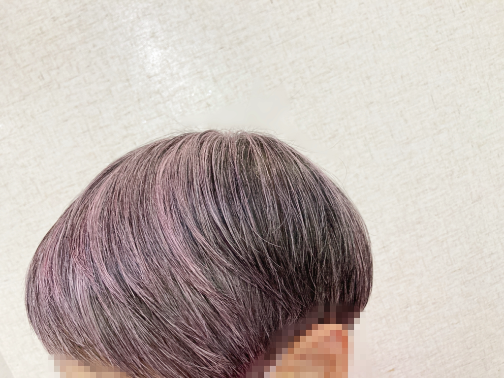 白髪30 くらいのグレーヘア 淡いピンクのヘアマニキュアで優しい雰囲気に ポジティブ大人の髪ブログ22 3月
